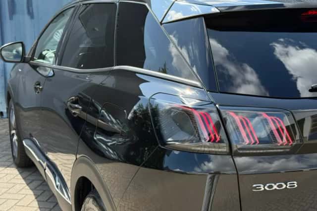 Peugeot 3008 (2022) thumbnail 5