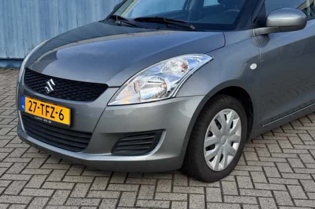 Suzuki Swift (2012) thumbnail 2