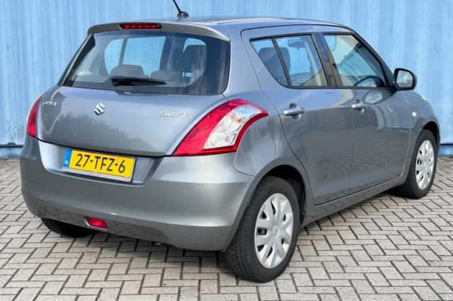 Suzuki Swift (2012) thumbnail 4