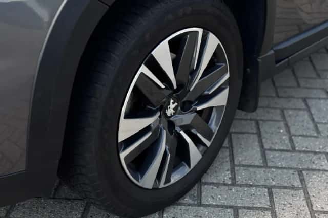 Peugeot 2008 (2018) thumbnail 3