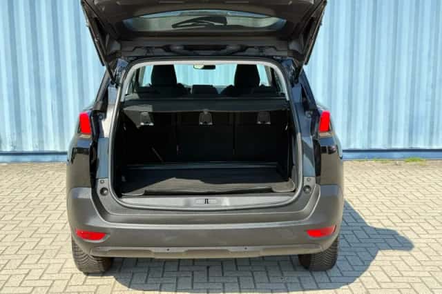 Peugeot 5008 (2019) thumbnail 6