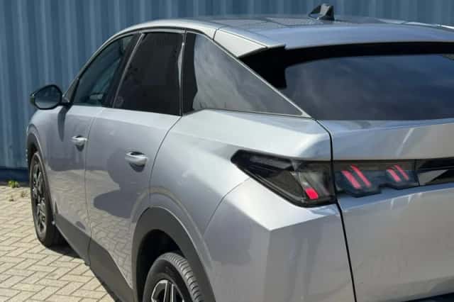 Peugeot 3008 (2024) thumbnail 5