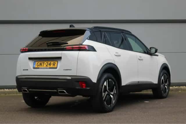 Peugeot 2008 (2024) thumbnail 2