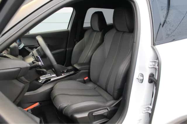Peugeot 2008 (2024) thumbnail 4