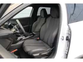 Peugeot 2008 (2024) thumbnail 4