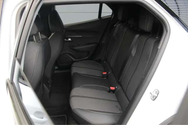 Peugeot 2008 (2024) thumbnail 5