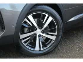 Peugeot 3008 (2022) thumbnail 2