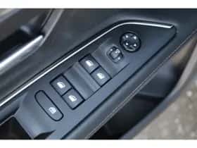 Peugeot 3008 (2019) thumbnail 11