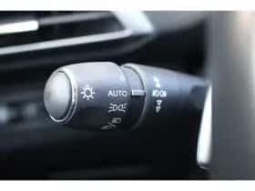 Peugeot 3008 (2019) thumbnail 15