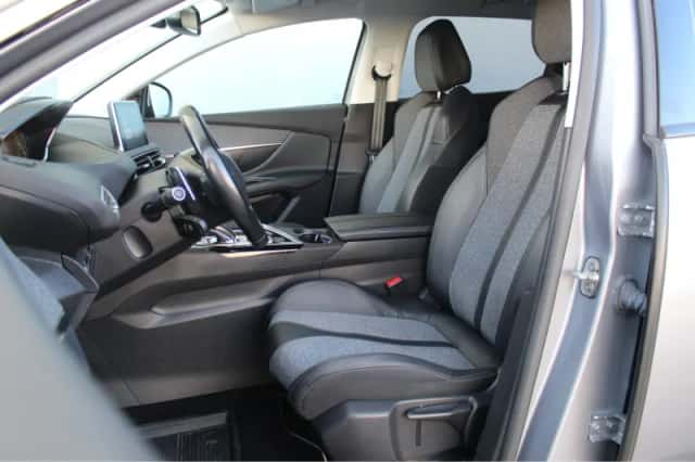 Peugeot 3008 (2019) thumbnail 3