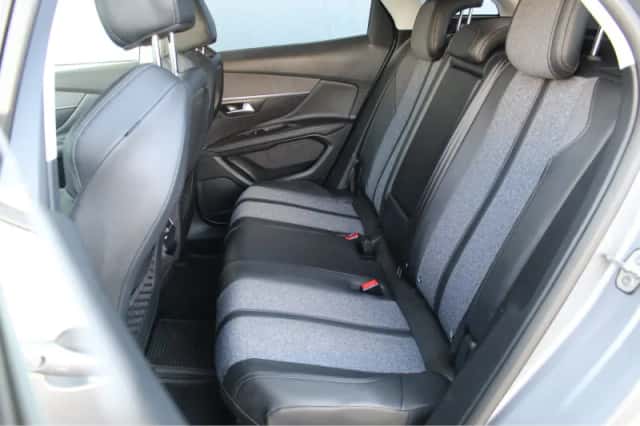 Peugeot 3008 (2019) thumbnail 4