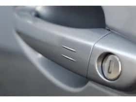 Peugeot 3008 (2019) thumbnail 9