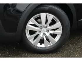Peugeot 3008 (2017) thumbnail 2