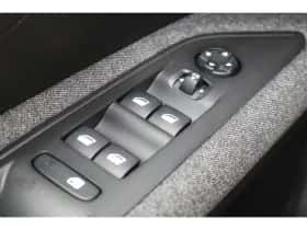Peugeot 3008 (2017) thumbnail 23