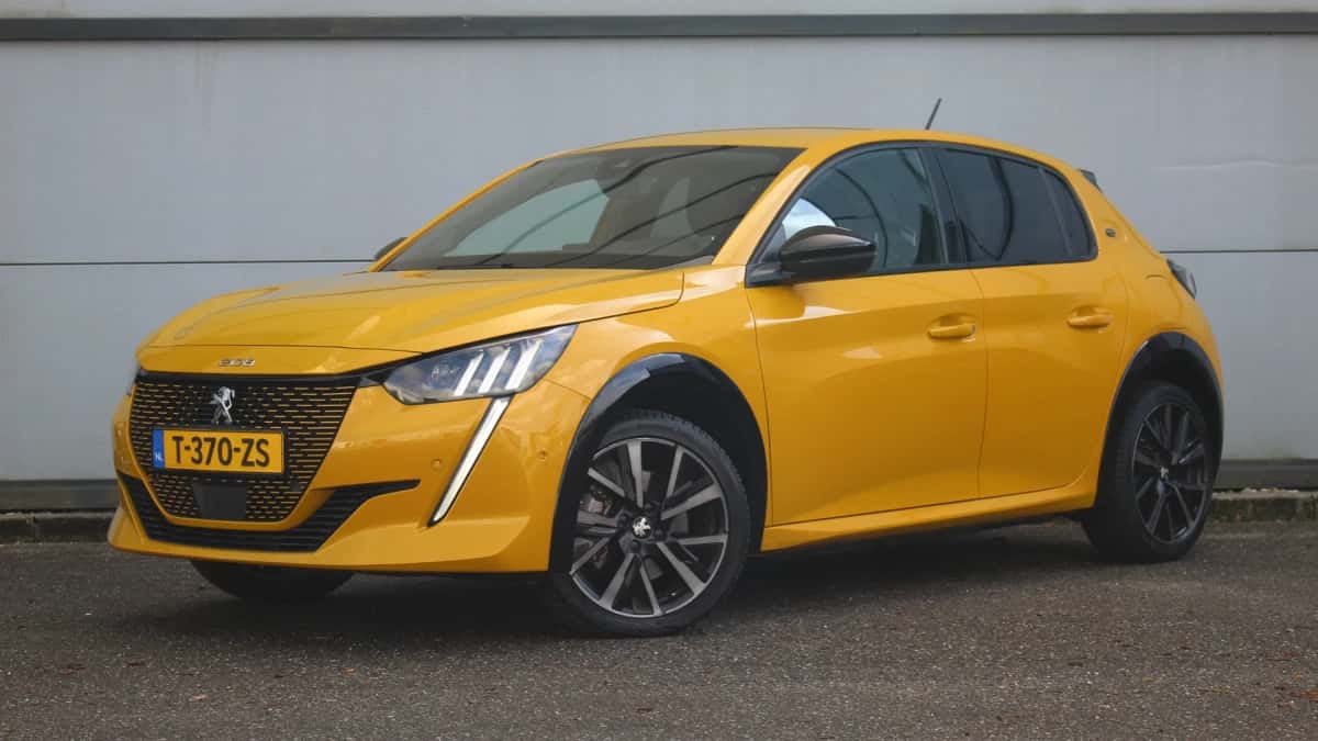 Peugeot e-208 (2023) — foto 1