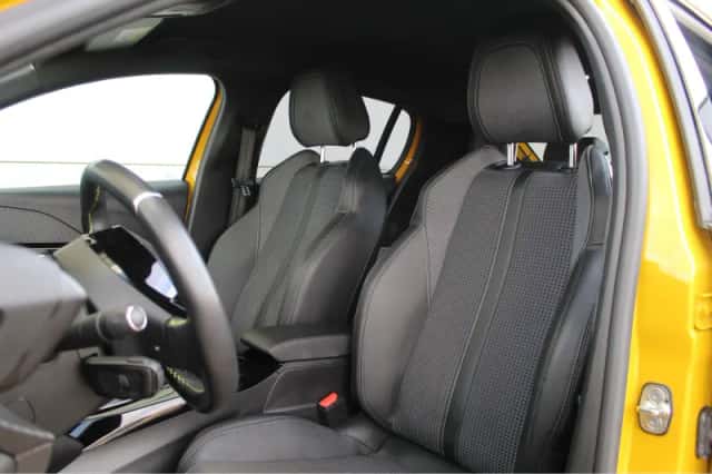 Peugeot e-208 (2023) thumbnail 2