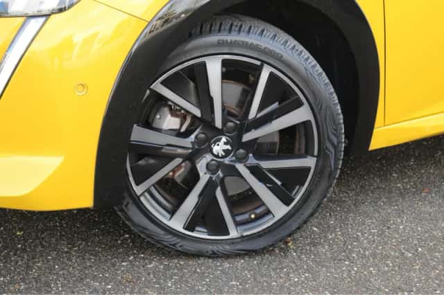 Peugeot e-208 (2023) thumbnail 4