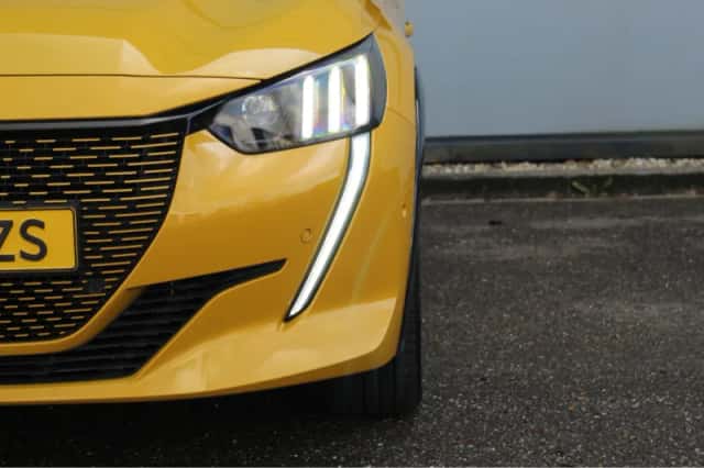 Peugeot e-208 (2023) thumbnail 6