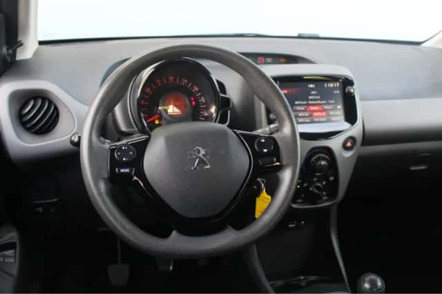 Peugeot 108 (2022) thumbnail 3