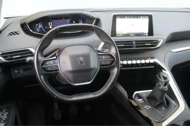 Peugeot 3008 (2019) thumbnail 4