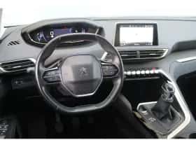 Peugeot 3008 (2019) thumbnail 4
