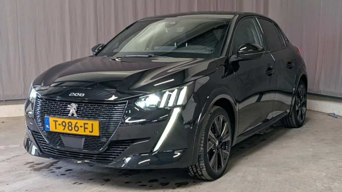 Peugeot e-208 (2023) — foto 1