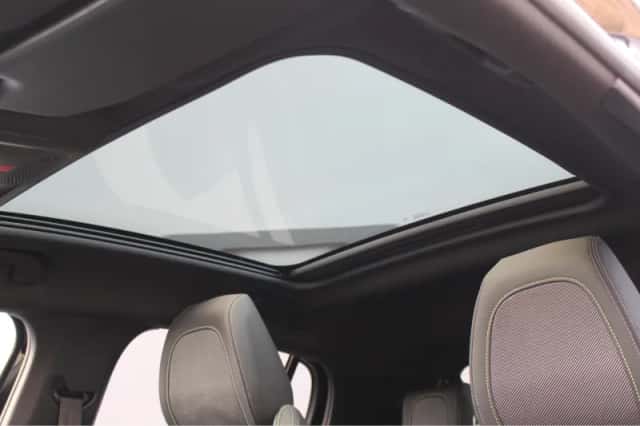 Peugeot e-208 (2023) thumbnail 5