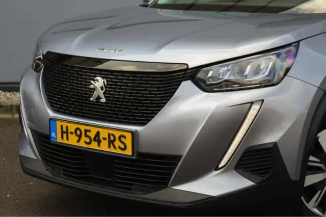 Peugeot 2008 (2020) thumbnail 2