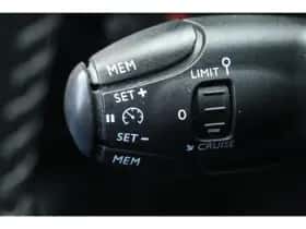 Peugeot 2008 (2020) thumbnail 23