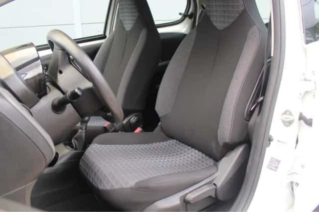 Peugeot 108 (2021) thumbnail 5