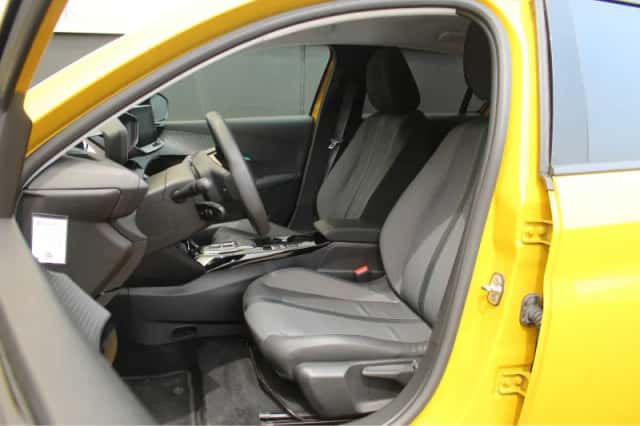 Peugeot e-208 (2023) thumbnail 2