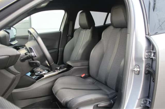 Peugeot 2008 (2021) thumbnail 4