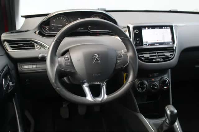 Peugeot 208 (2019) thumbnail 3