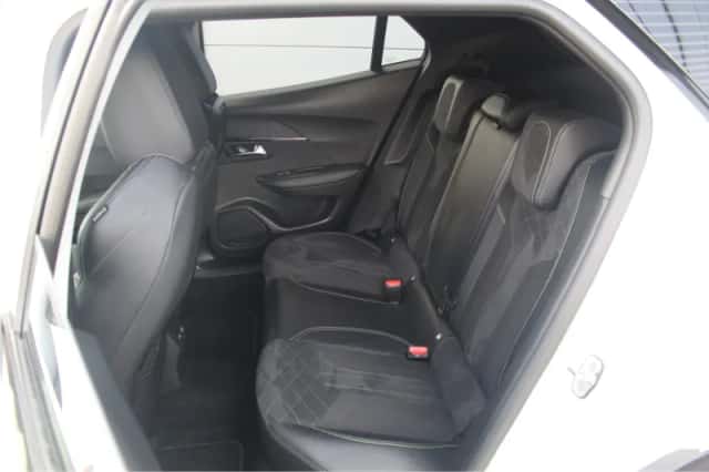 Peugeot 2008 (2022) thumbnail 5
