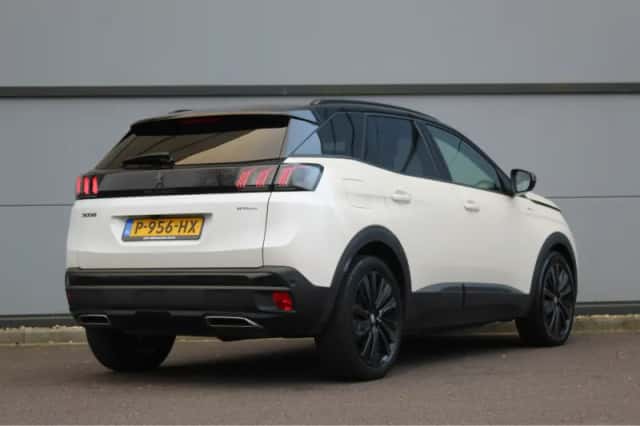 Peugeot 3008 (2022) thumbnail 2