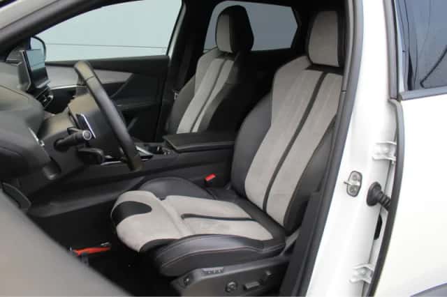 Peugeot 3008 (2022) thumbnail 4
