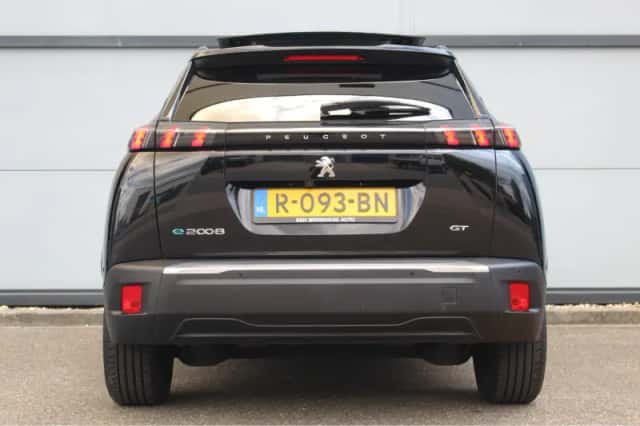 Peugeot e-2008 (2022) thumbnail 4