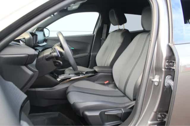 Peugeot 2008 (2023) thumbnail 3