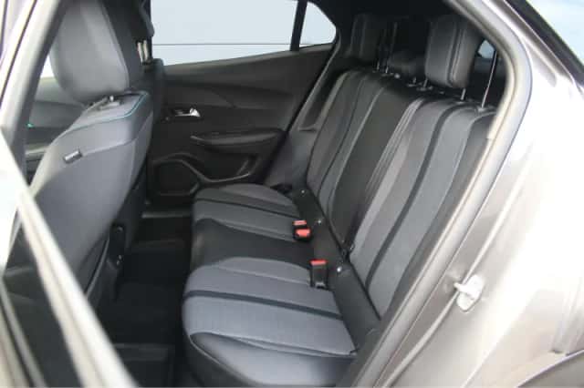 Peugeot 2008 (2023) thumbnail 4