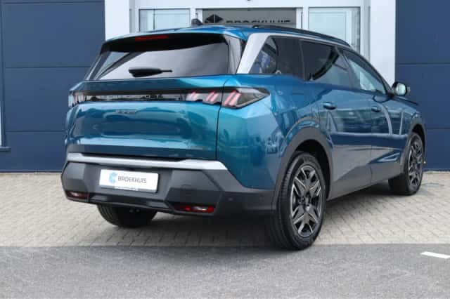 Peugeot 5008 (2025) thumbnail 2