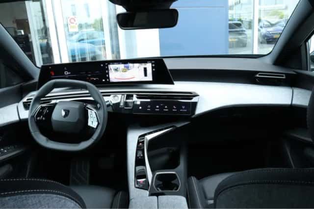 Peugeot 5008 (2025) thumbnail 3