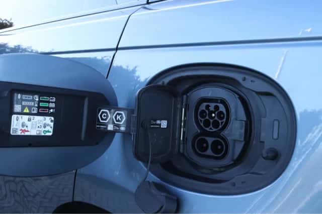 Land Rover Range Rover Velar (2023) thumbnail 13
