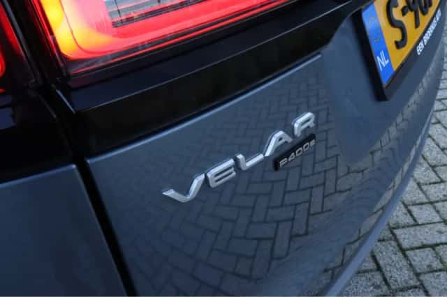 Land Rover Range Rover Velar (2023) thumbnail 14