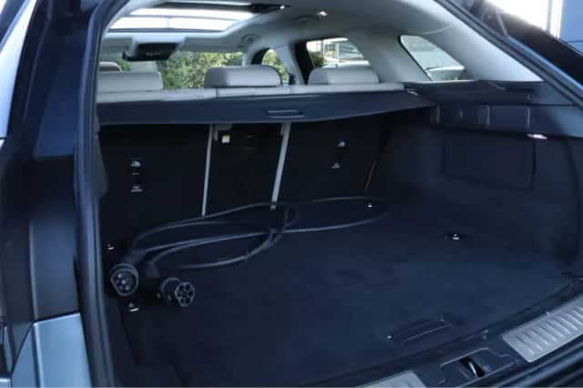 Land Rover Range Rover Velar (2023) thumbnail 16
