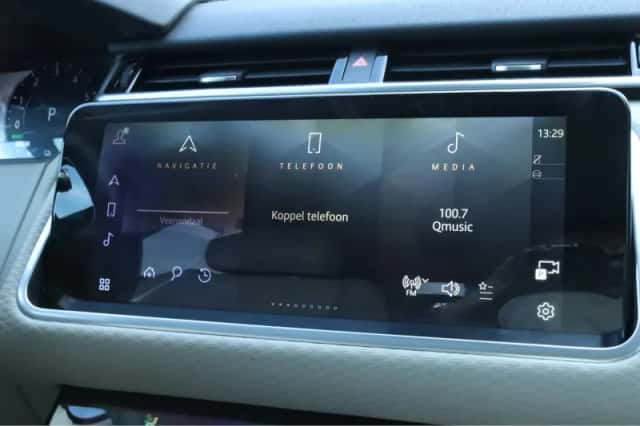 Land Rover Range Rover Velar (2023) thumbnail 26