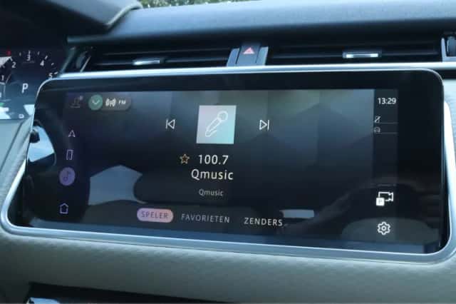 Land Rover Range Rover Velar (2023) thumbnail 28