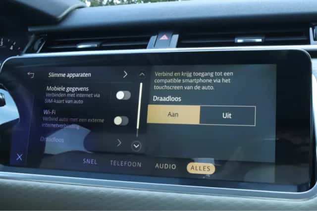 Land Rover Range Rover Velar (2023) thumbnail 29
