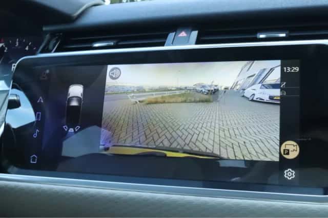 Land Rover Range Rover Velar (2023) thumbnail 30