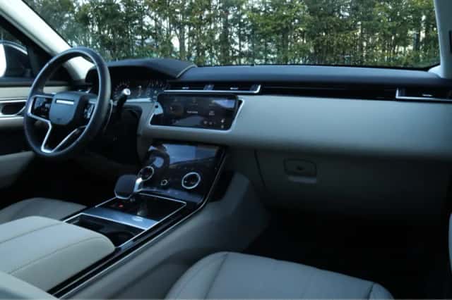 Land Rover Range Rover Velar (2023) thumbnail 4