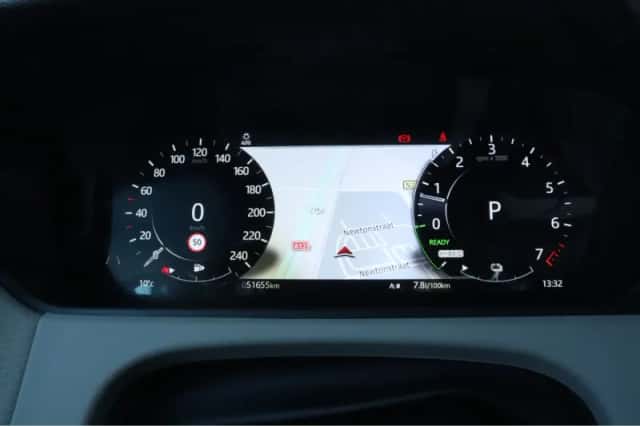 Land Rover Range Rover Velar (2023) thumbnail 36